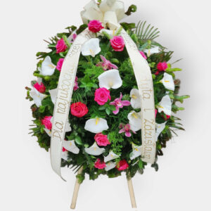 Wieniec pogrzebowy z białych kalli i róż - Kwiaciarnia KWIATOSTACJA Kraków